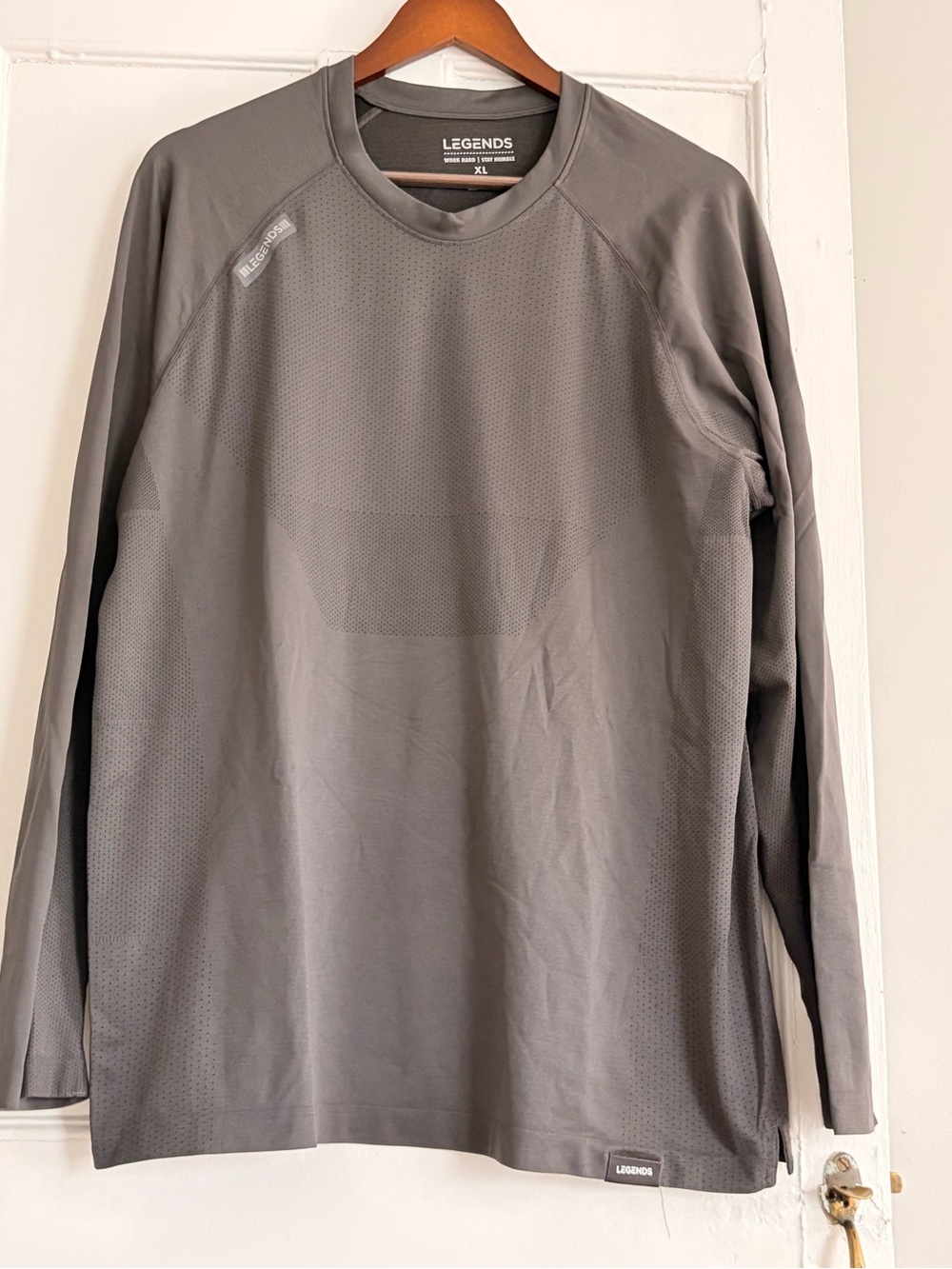LEGENDS Men’s Enzo LS Tee - Dark Grey - Picture 2 of 6